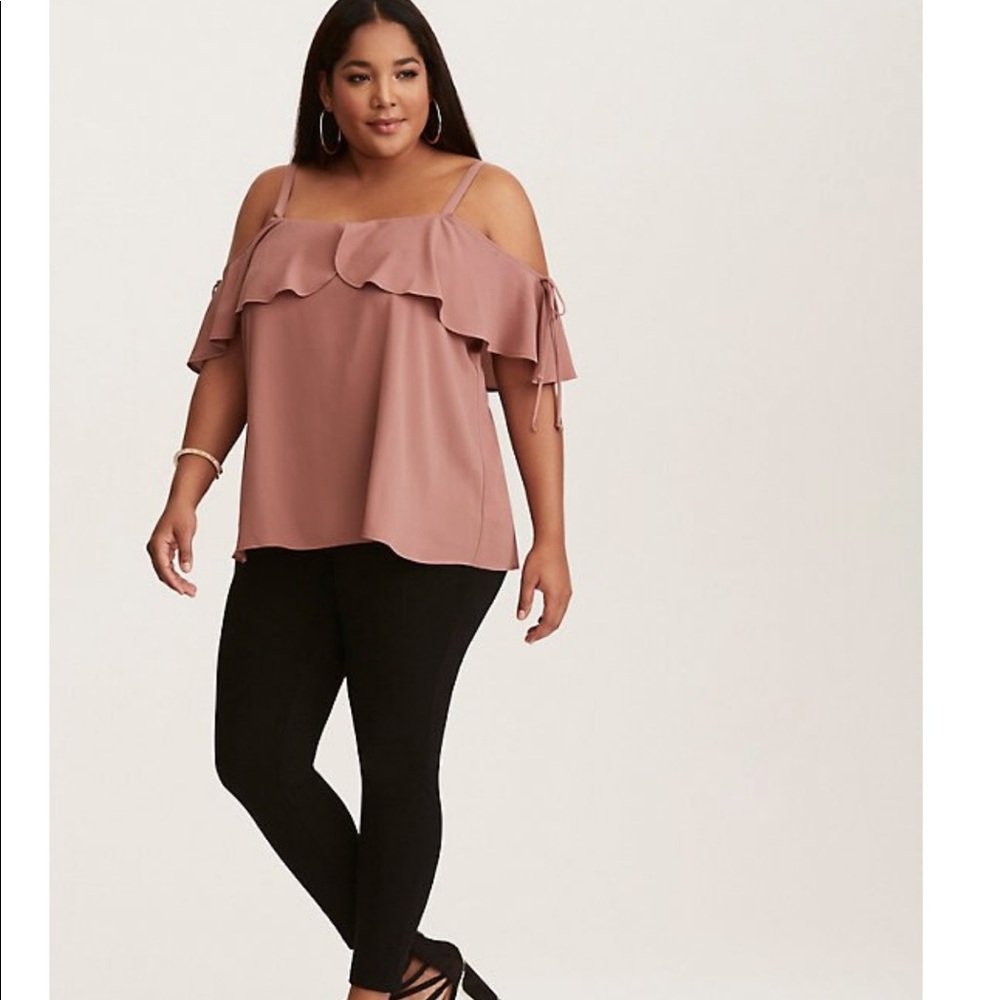 RUFFLED TIE COLD SHOULDER TOP